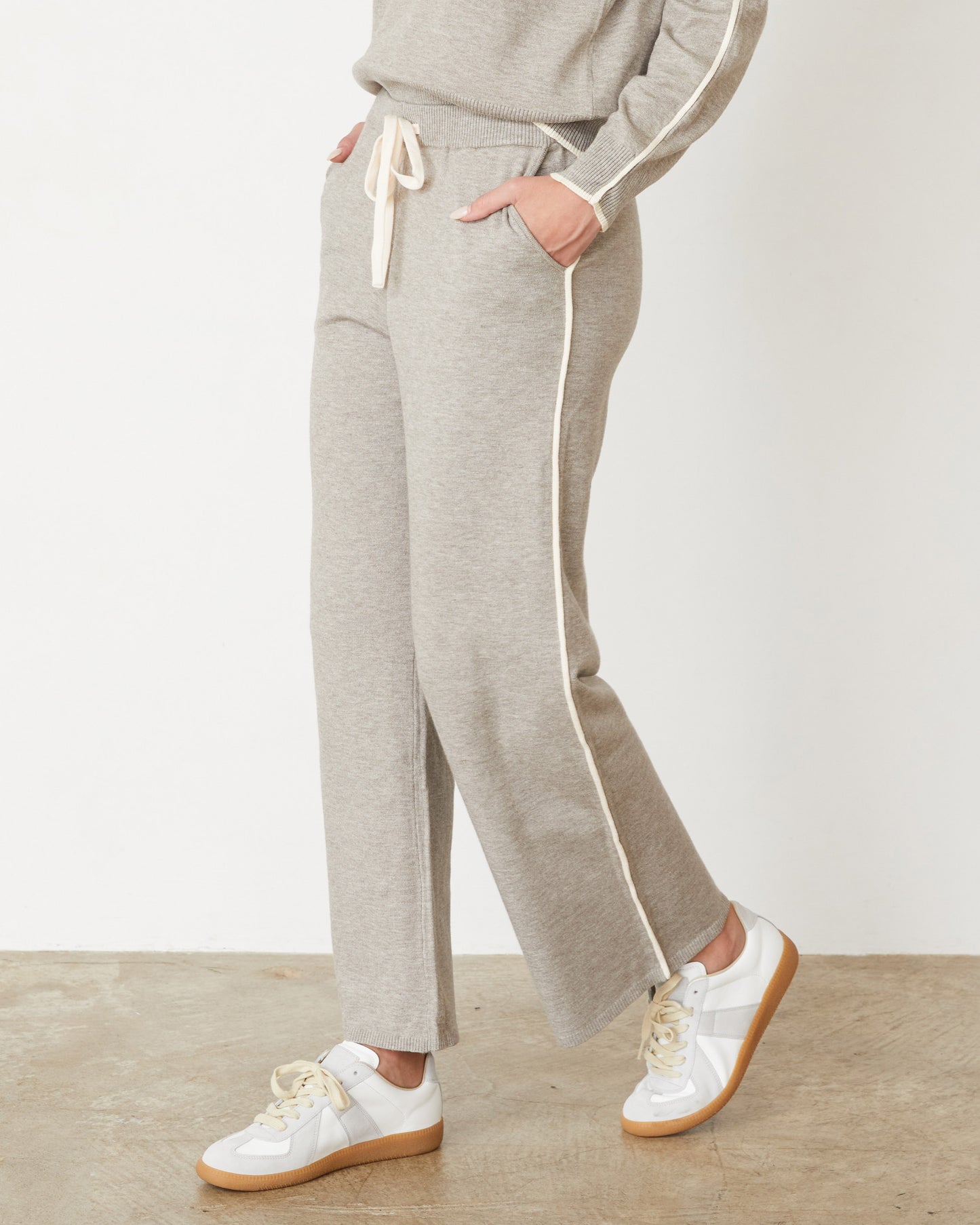Lightknit Pant With Contrast Piping