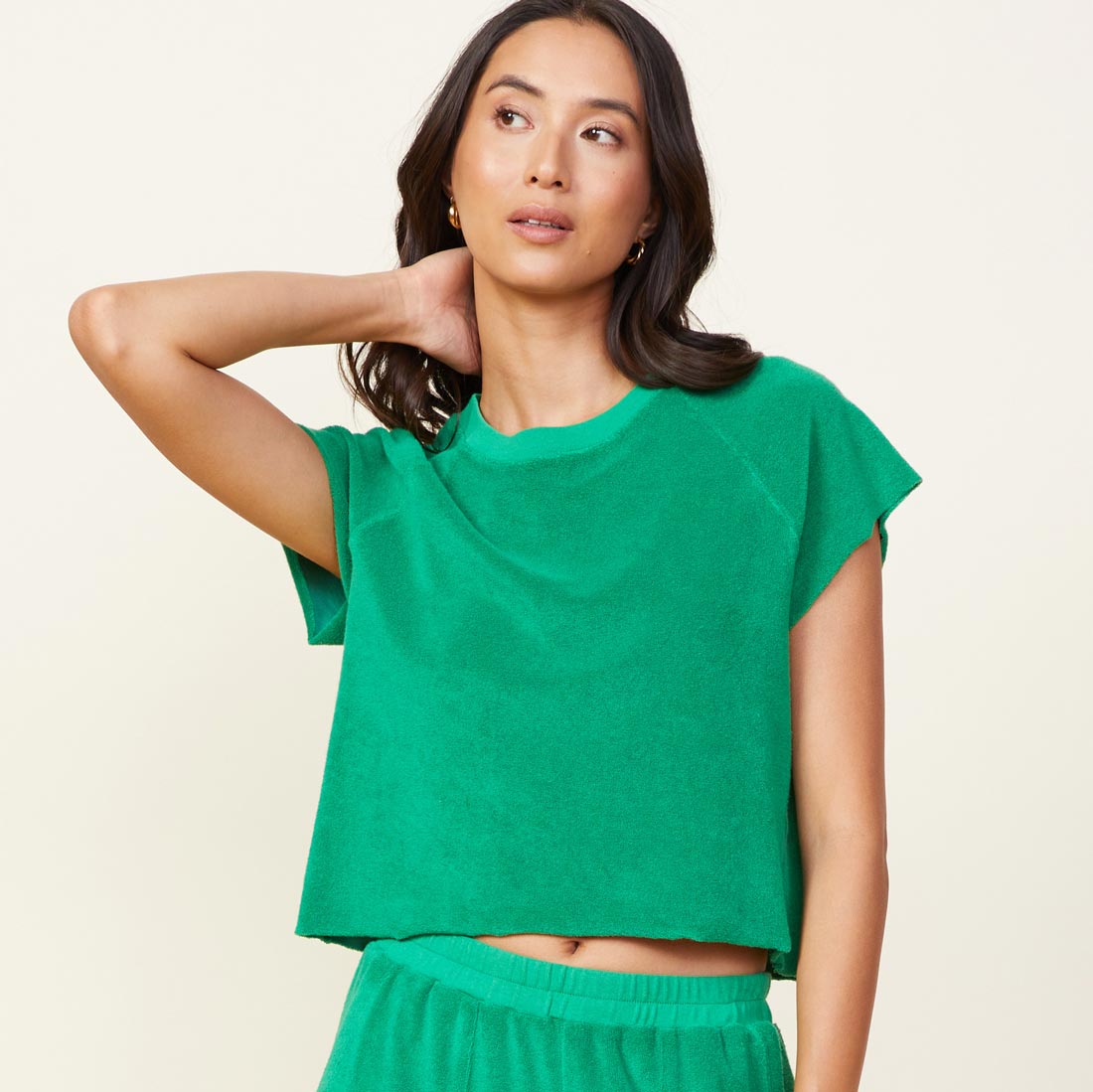 Front view of model wearing the terry cloth cut off raglan in jungle.
