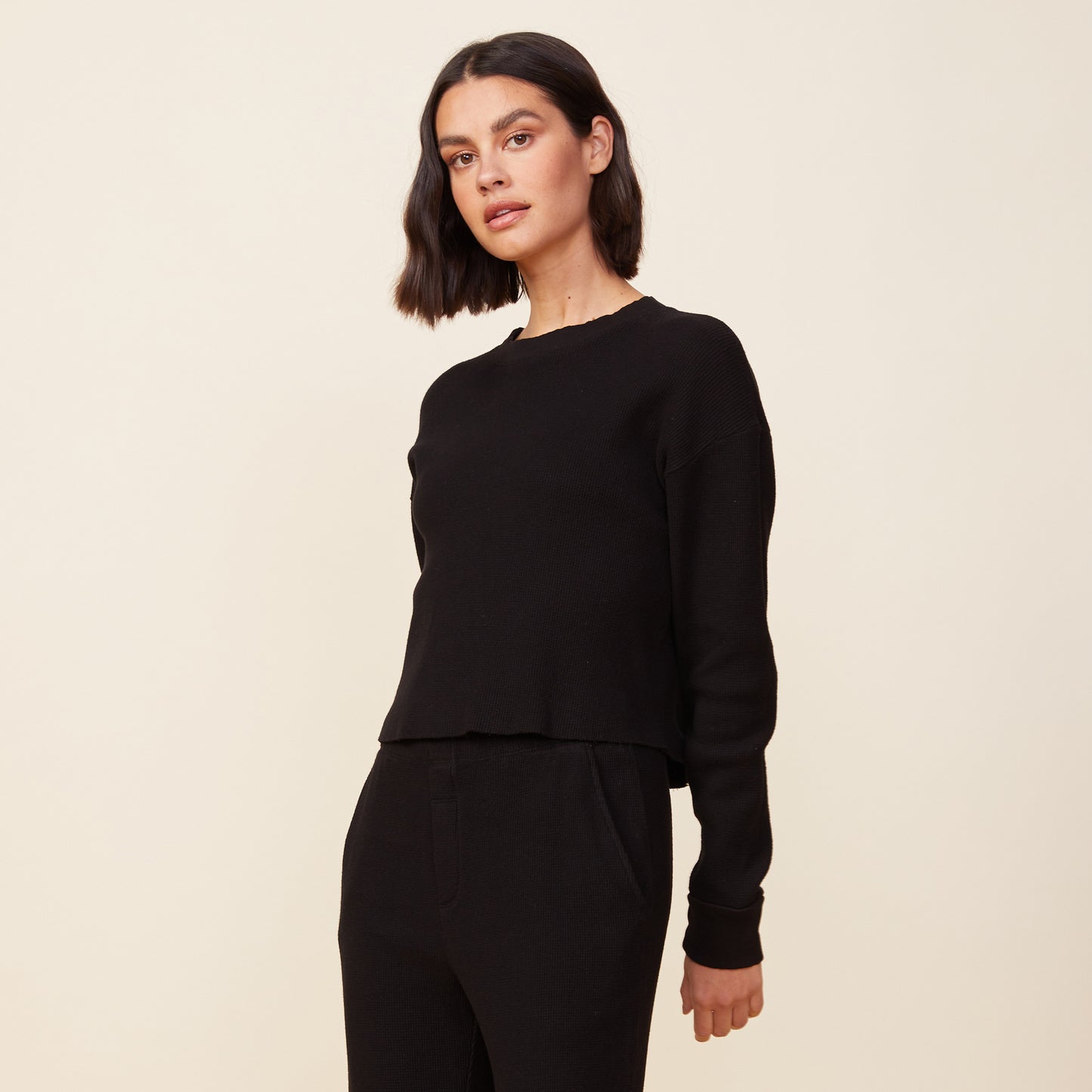 Side view of model wearing the thermal top in black.