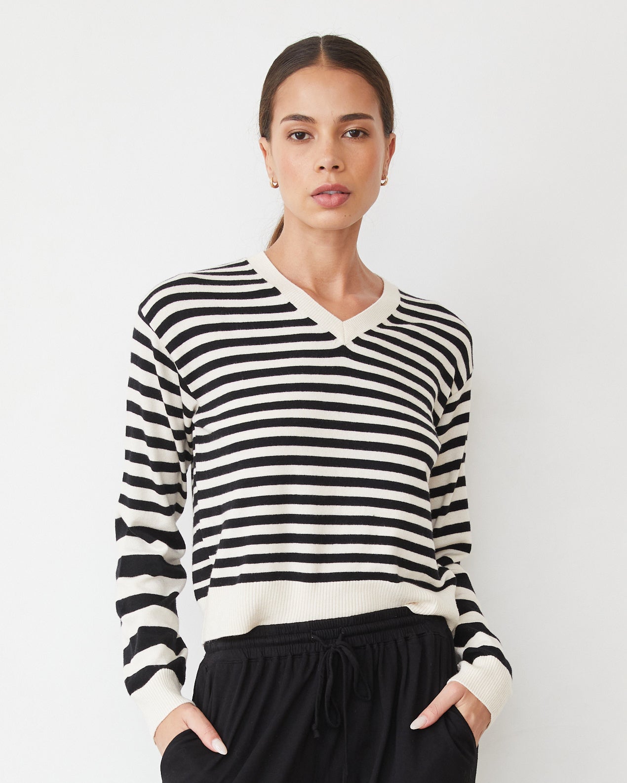 Lightknit Stripe V Neck – MONROW