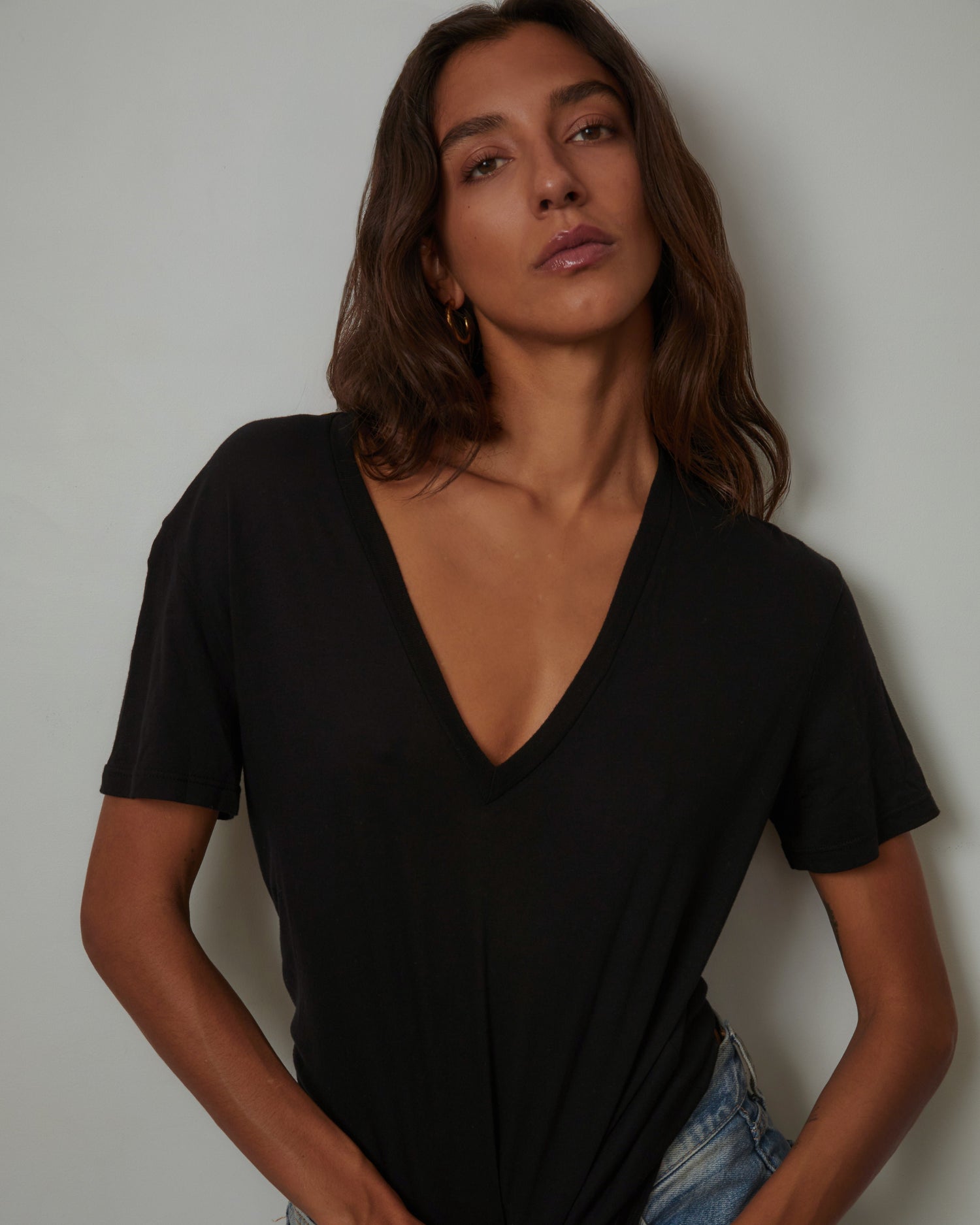 color group - COTTON MODAL RELAXED V NECK TEE - HT218CM