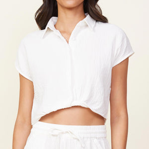 Front view of model wearing the gauze short sleeve shirt in white.