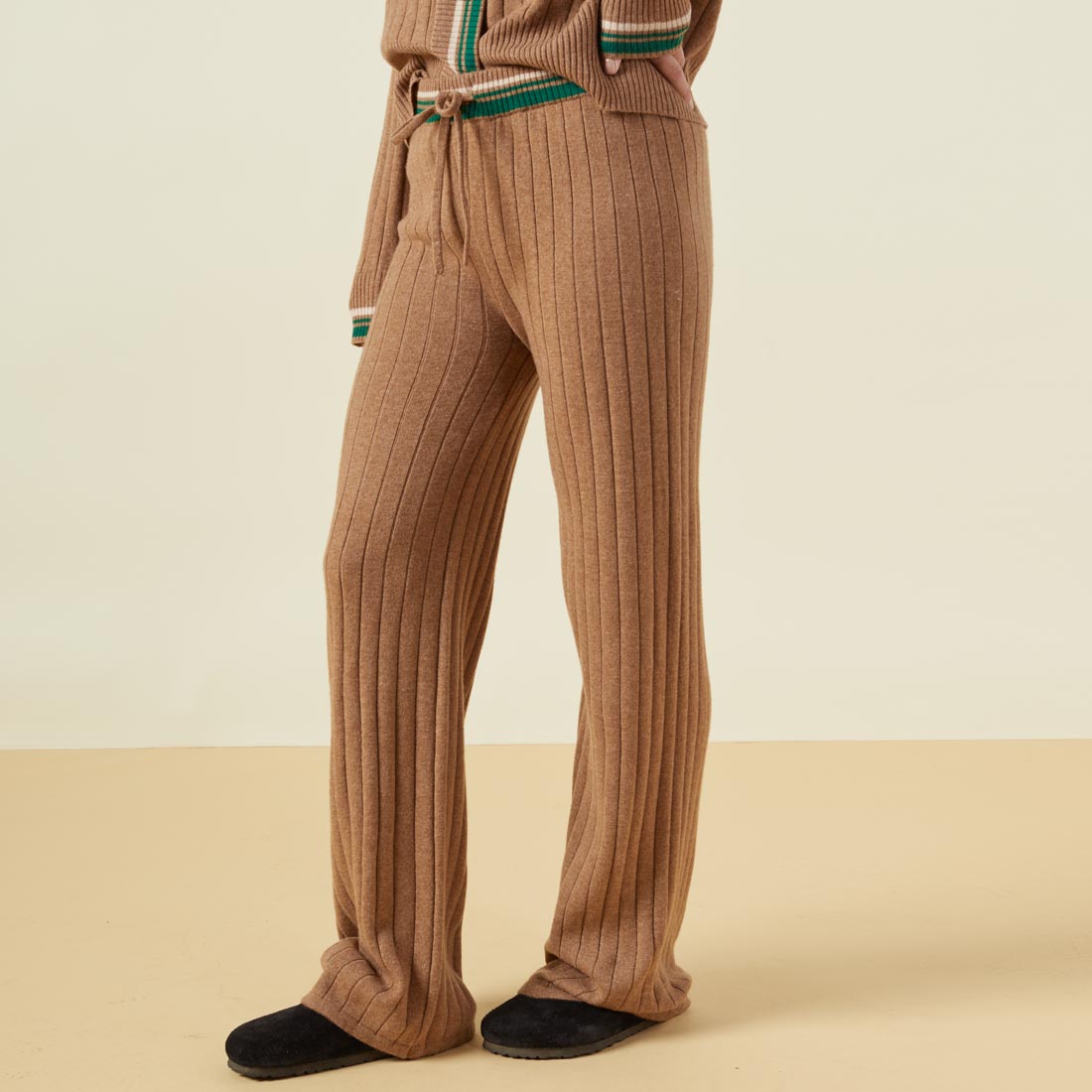 Side view of model wearing the sweater rib lounge sweat in camel.