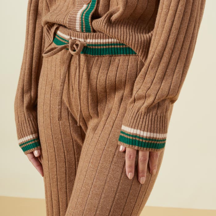 Close up view of model wearing the sweater rib lounge sweat in camel.