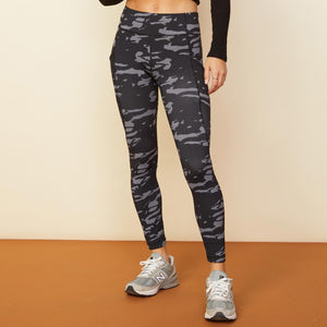 Front view of model wearing the two-tone camo movement high rise legging in vintage black.