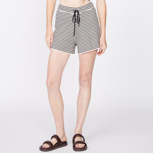 Front view of model wearing the stripe easy sweater shorts in ivory stripe.