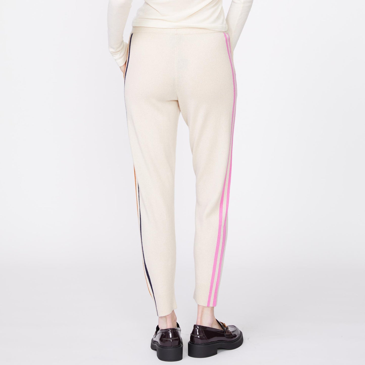 Back view of the model wearing the wool cashmere sweater cuffed sweats in off white.