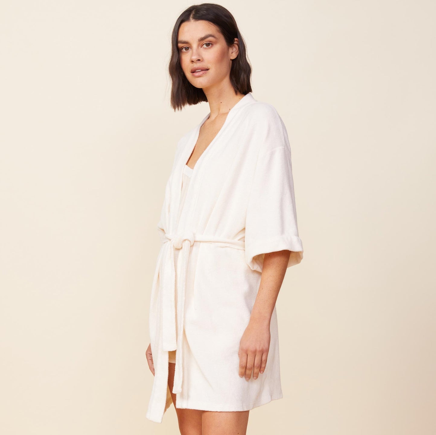 Side view of model wearing the terry cloth kimono in pearl.