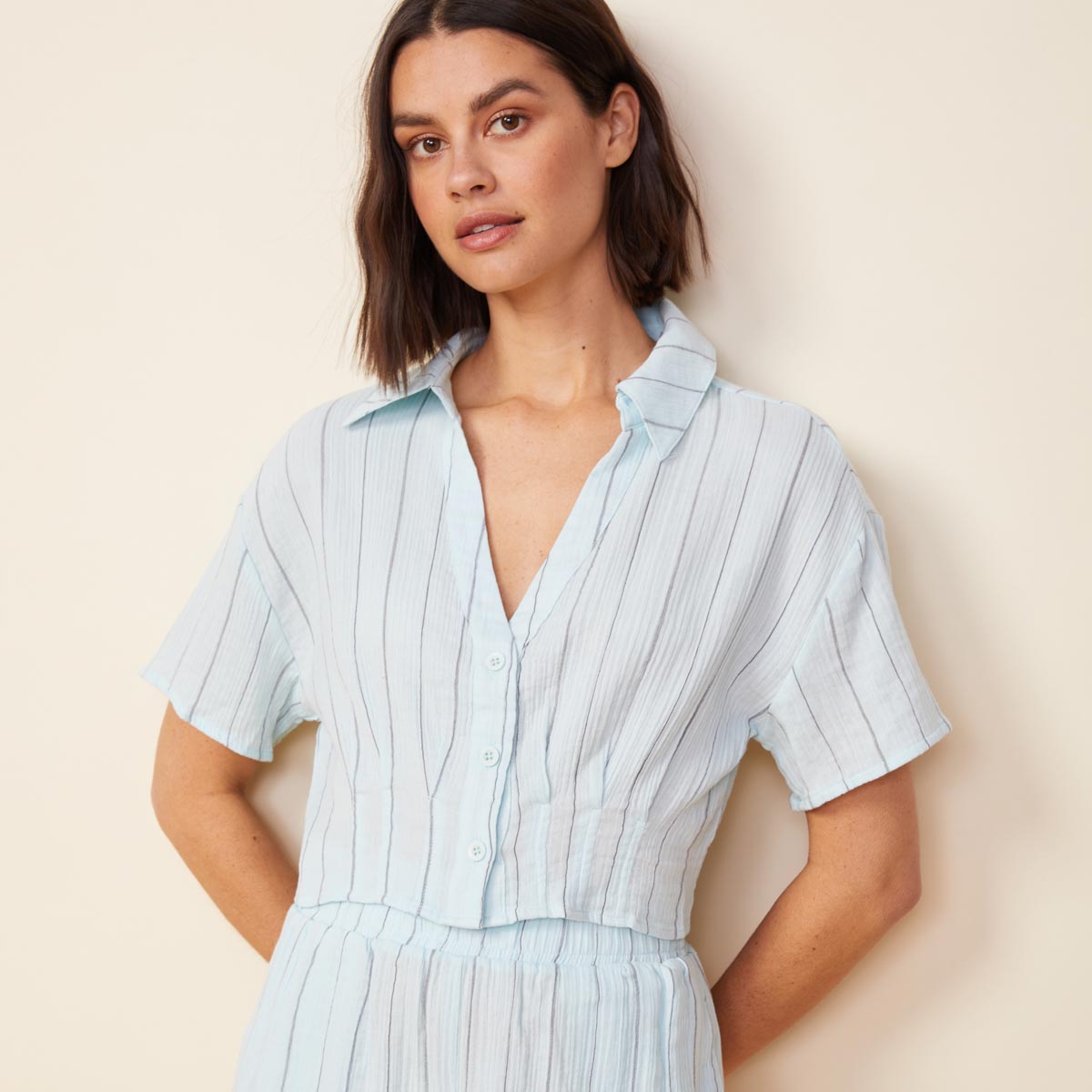 color group - PINSTRIPE GAUZE CROPPED SHORT SLEEVE - HT1213
