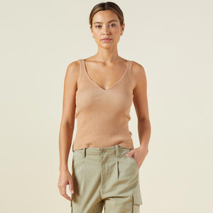 Front view of model wearing the sweater rib tank in doe.