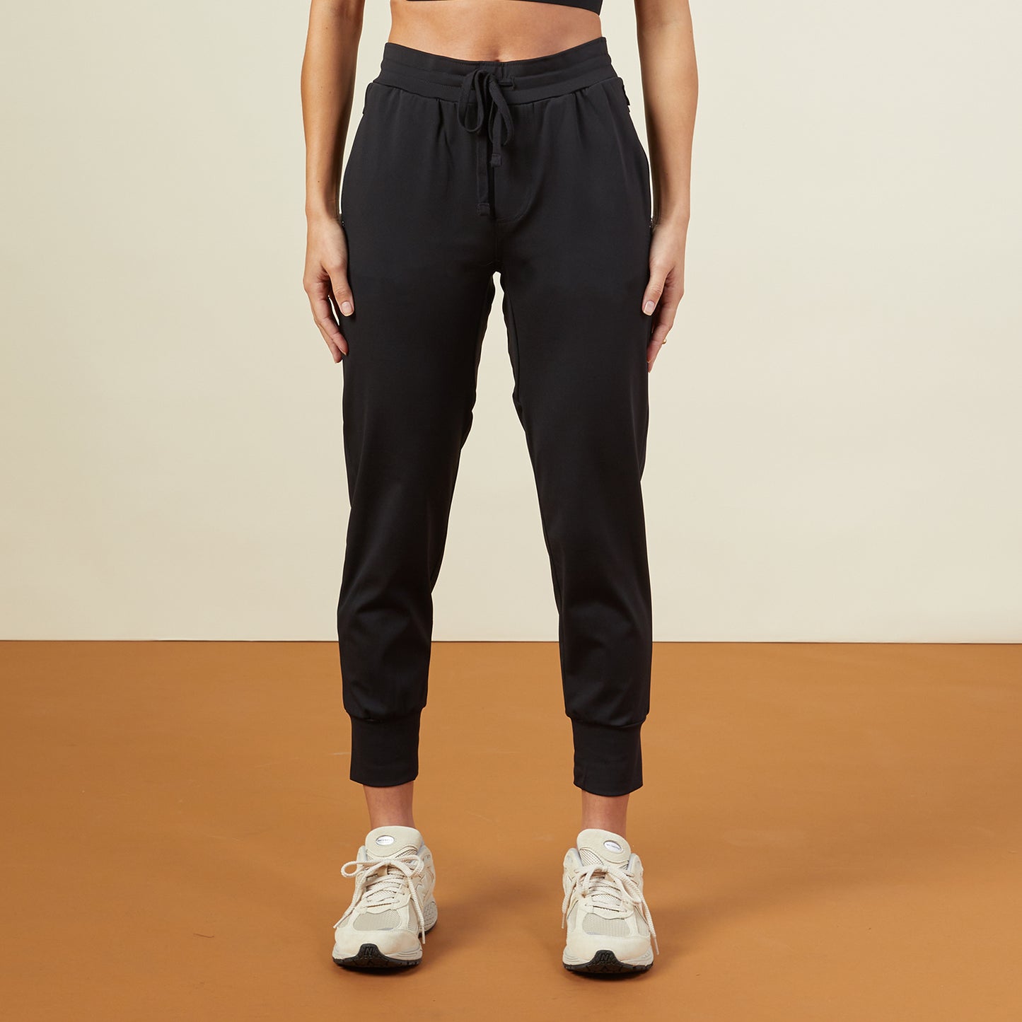 Front view of model wearing the movement joggers in black