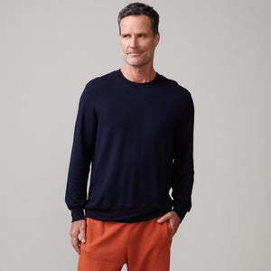 Front view of model wearing the lounge sweatshirt in inca.